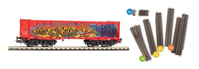 Piko 55380 - Uitbreidingsset – Eaos goederenwagen met graffiti en spoorverlenging (ballastspoor)H0