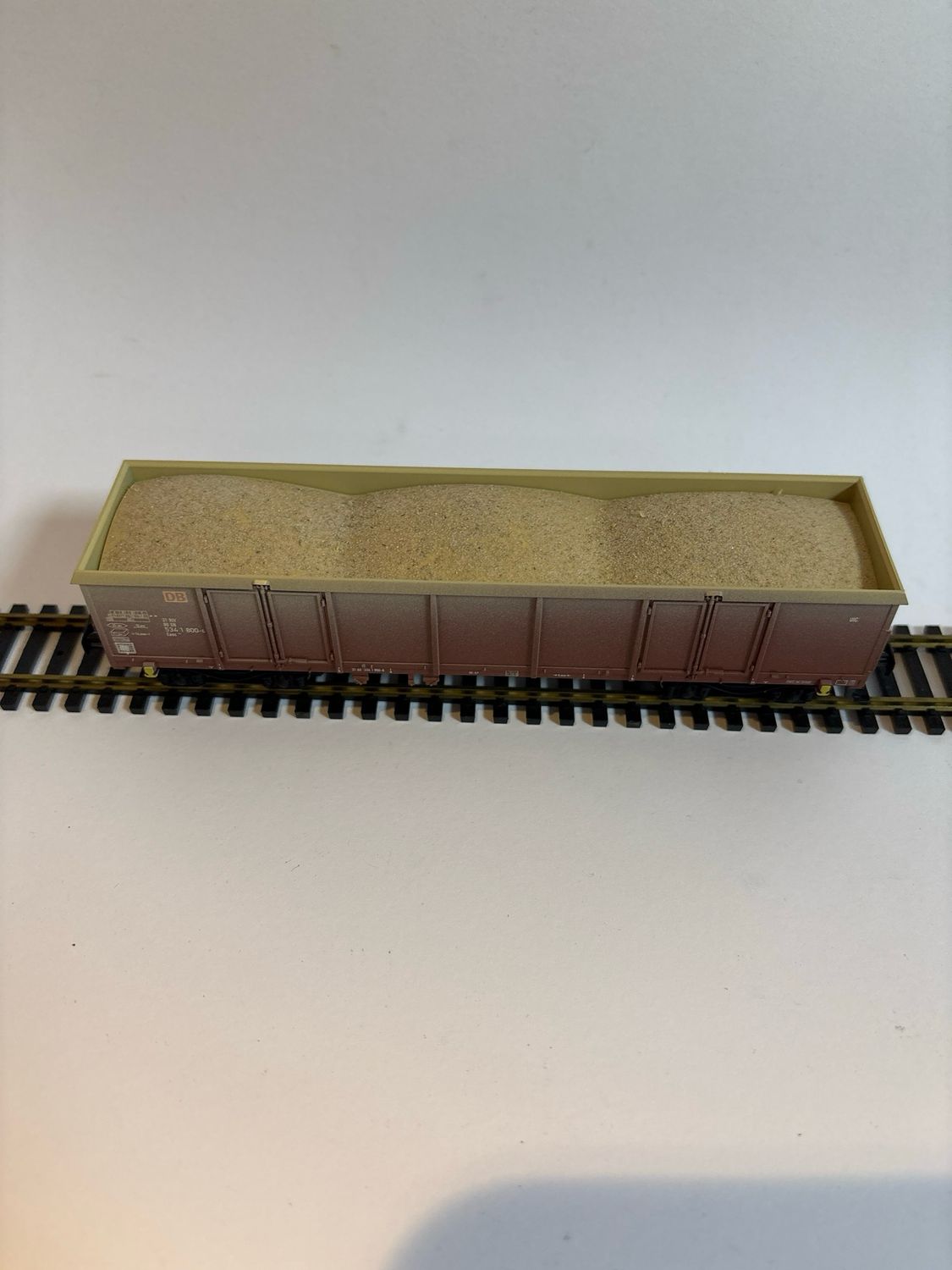 Märklin 00753-02 - Hogeboordwagen beladen met zand, vervuild DB H0