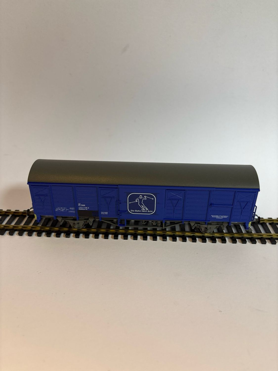 Märklin 4830 - Gesloten goederenwagen ÖBB &quot;Die Bahn fährt Schi&quot;  H0