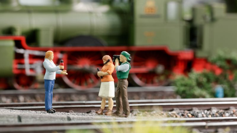 Noch 16605 - Funny-Scenes &quot;Team verslaggevers&quot; H0