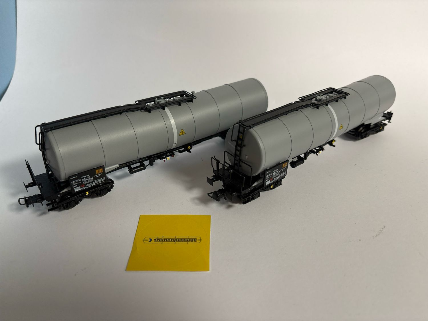 Van Biervliet 81044 - Set of 2 modern (NL-ATRR) V-VI