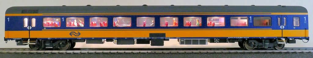 Exact-train 11151 - NS ICRm Amsterdam - Breda für den Inlandseinsatz Reisezugwagen Apmz10 ( Farbe Gelb / Blau) mit Beleuchtung und Figuren H0