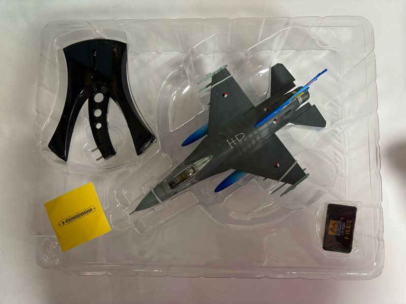 Easy models 1:72 - F-16A NTAF TIGER MEET NL