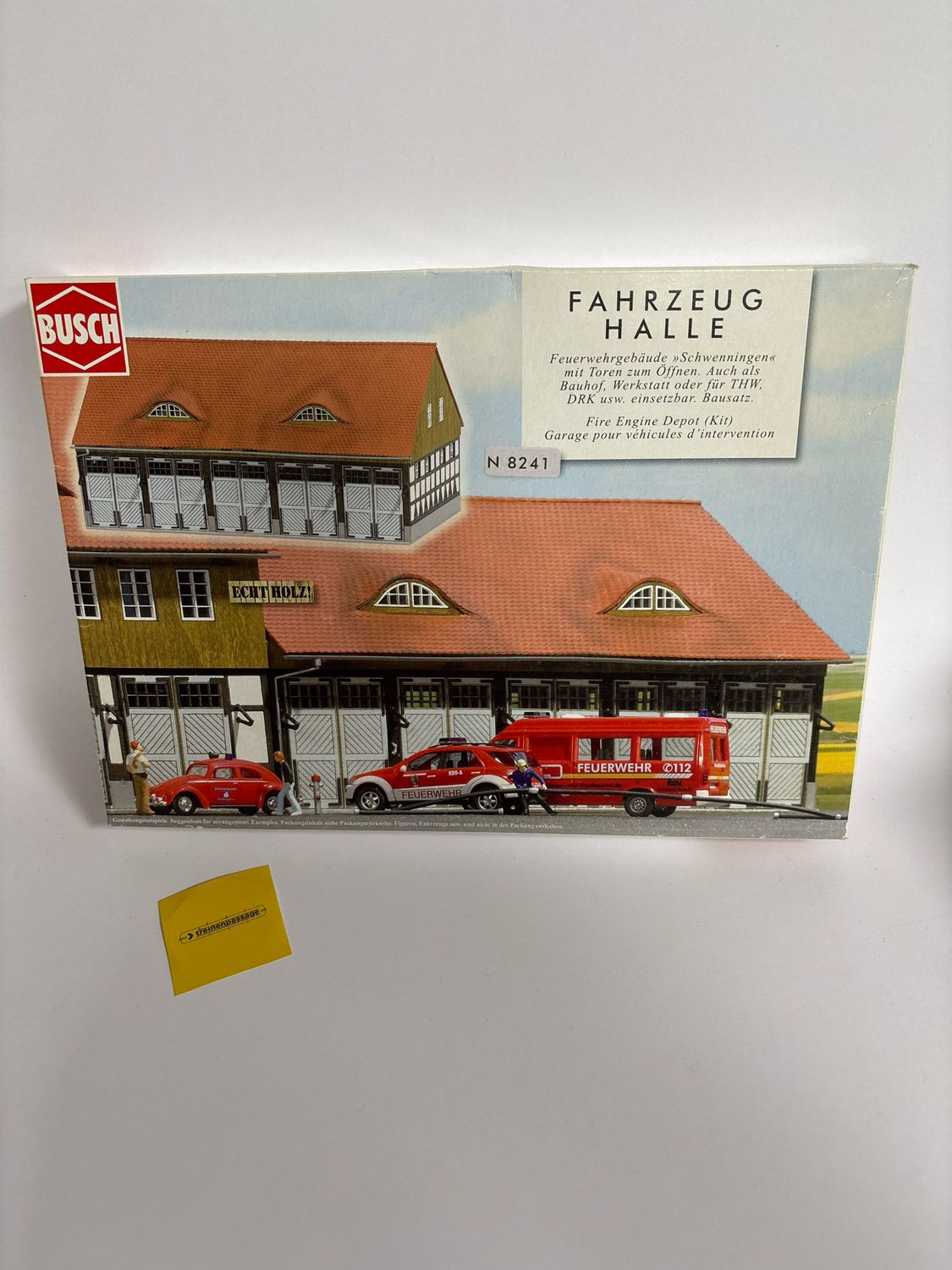 Busch 8241 - Fahrzeug Halle Feuerwehr N