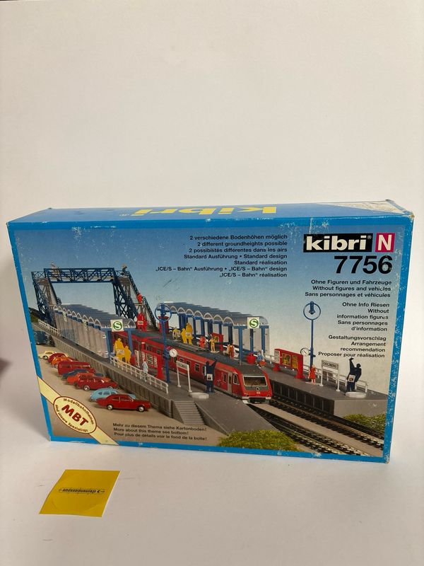 Kibri 7756 - Perron met voetgangersbrug N