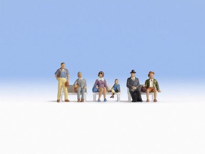 Noch 36240 - Reizigers (zonder bankjes) N