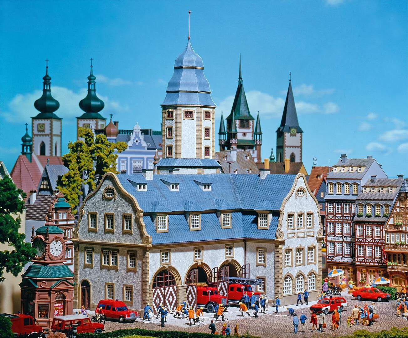 Faller 191835 - Raadhuis met brandweerkazerne H0