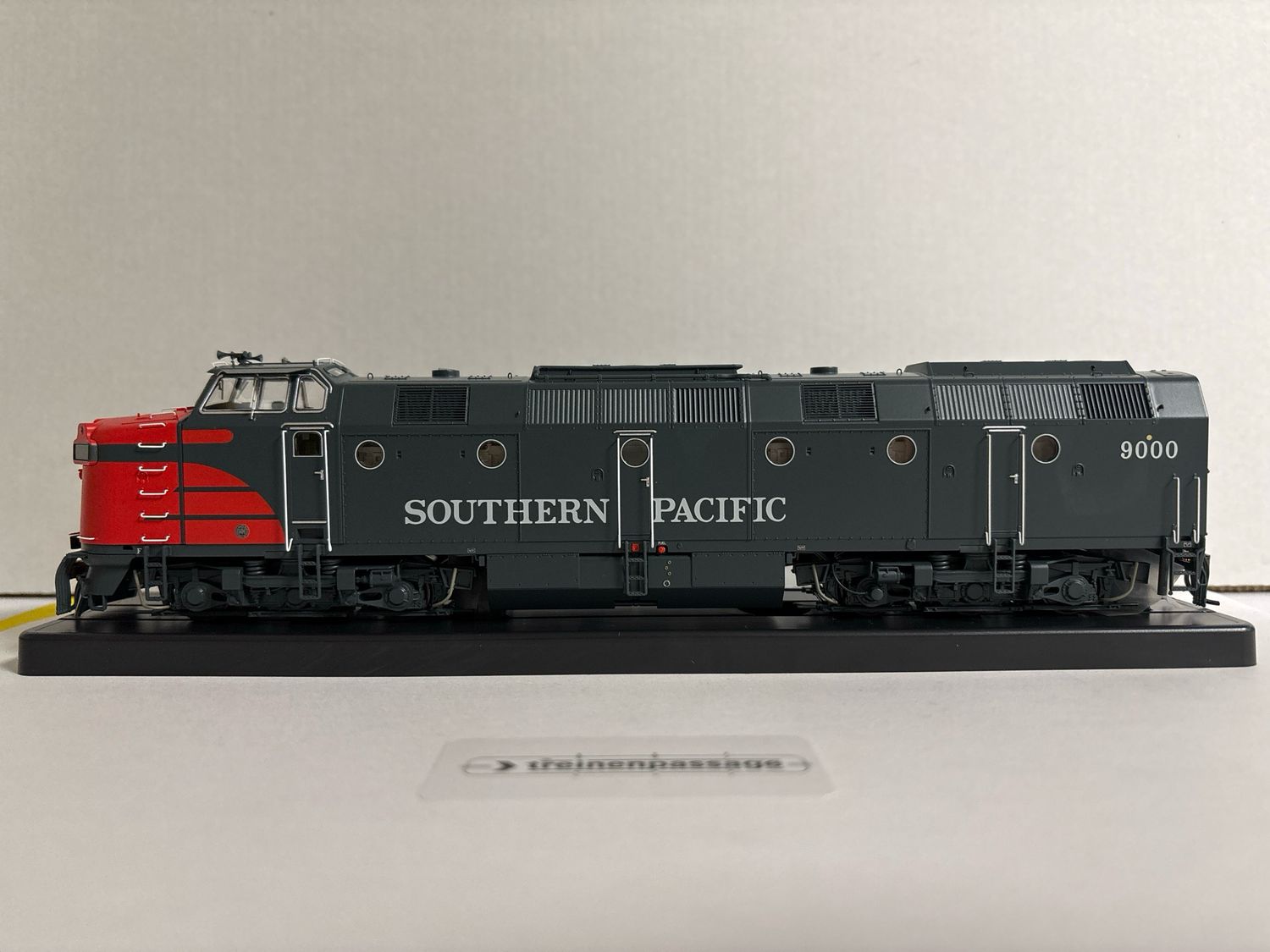 Piko 97442-1 - Diesel locomotief, Diesel Loco KM 4000, SP III met sound  H0