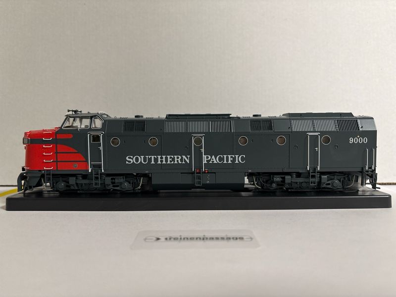 Piko 97442-1 - Diesel locomotief, Diesel Loco KM 4000, SP III met sound  H0