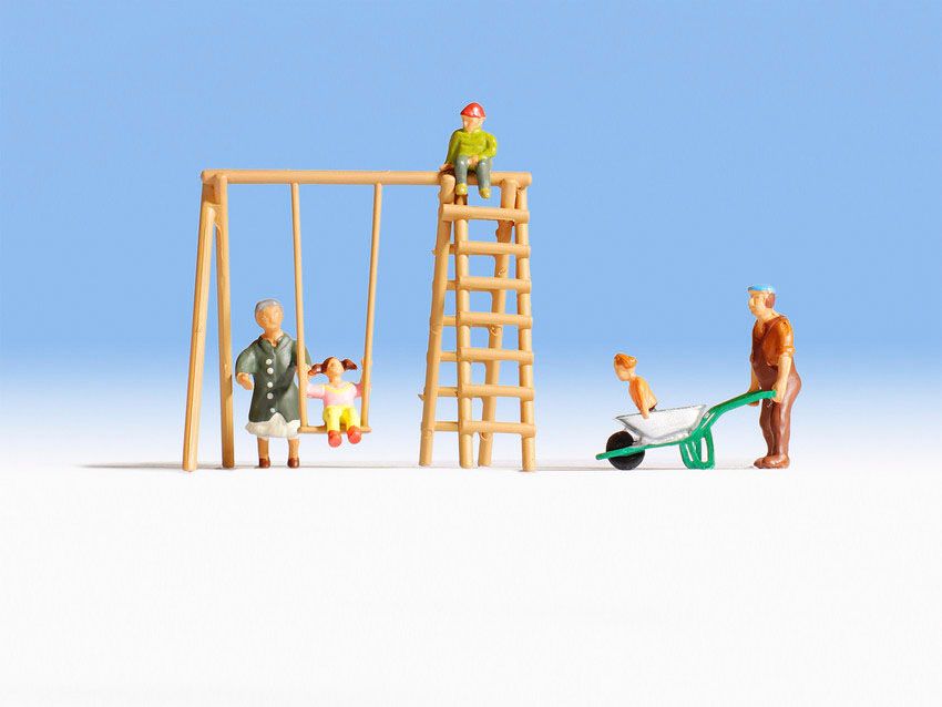 Noch 15589 - Großeltern und Enkel