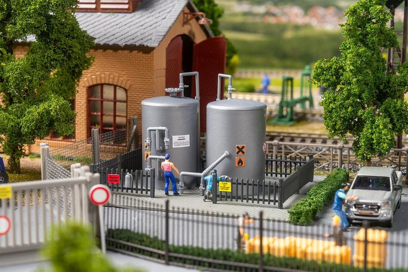 Faller 131338 - Dorpskerk met kerkhof H0