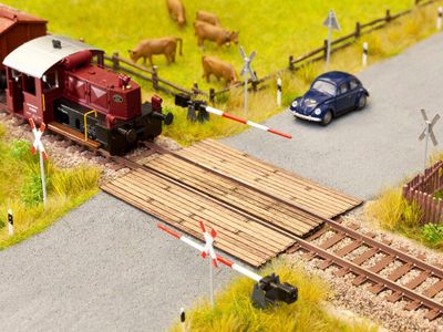 Noch 14624 - N | Spoorwegovergang met houten planken