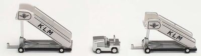 Herpa 1 :200 - Historic Stairs (2 st.) + tractor (1 st.) KLM (NL)