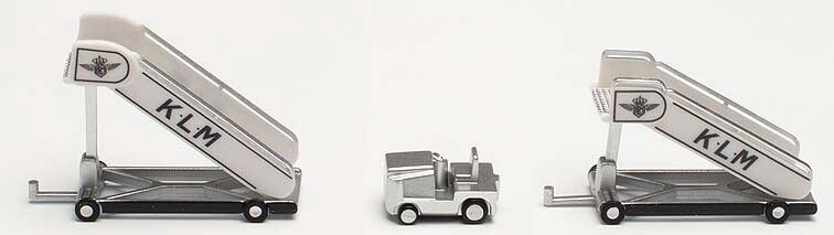 Herpa 1 :200 - Historic Stairs (2 st.) + tractor (1 st.) KLM (NL)