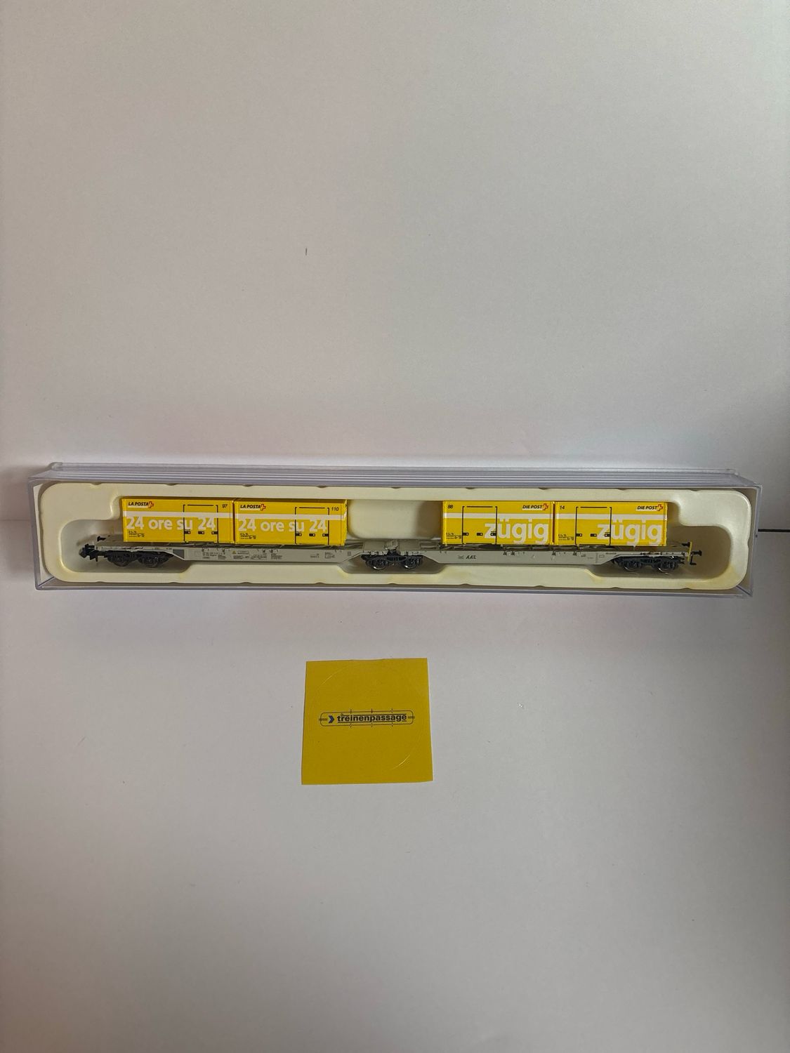 Hobbytrain H23707 - Containerdraagwagon SGGNOS 715, V AAE met 4x20' Post CH N