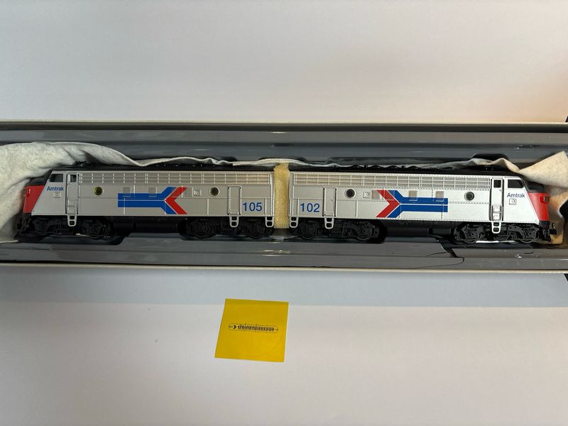 Trix 22590 - Diesel locomotief EMD F7 Amtrak  H0