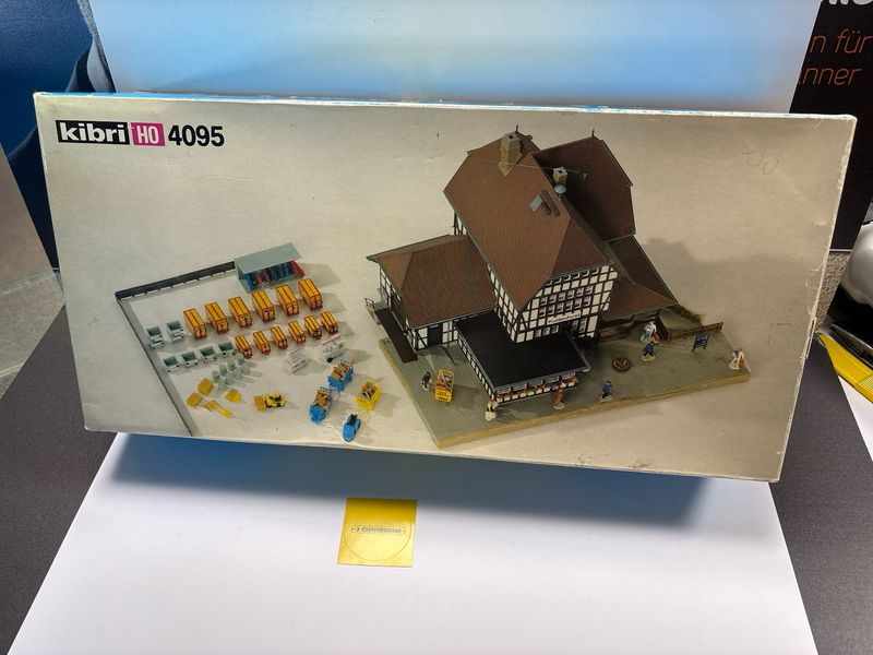 Kibri 4095 - Station "Kottenforst"  met toebehoren H0