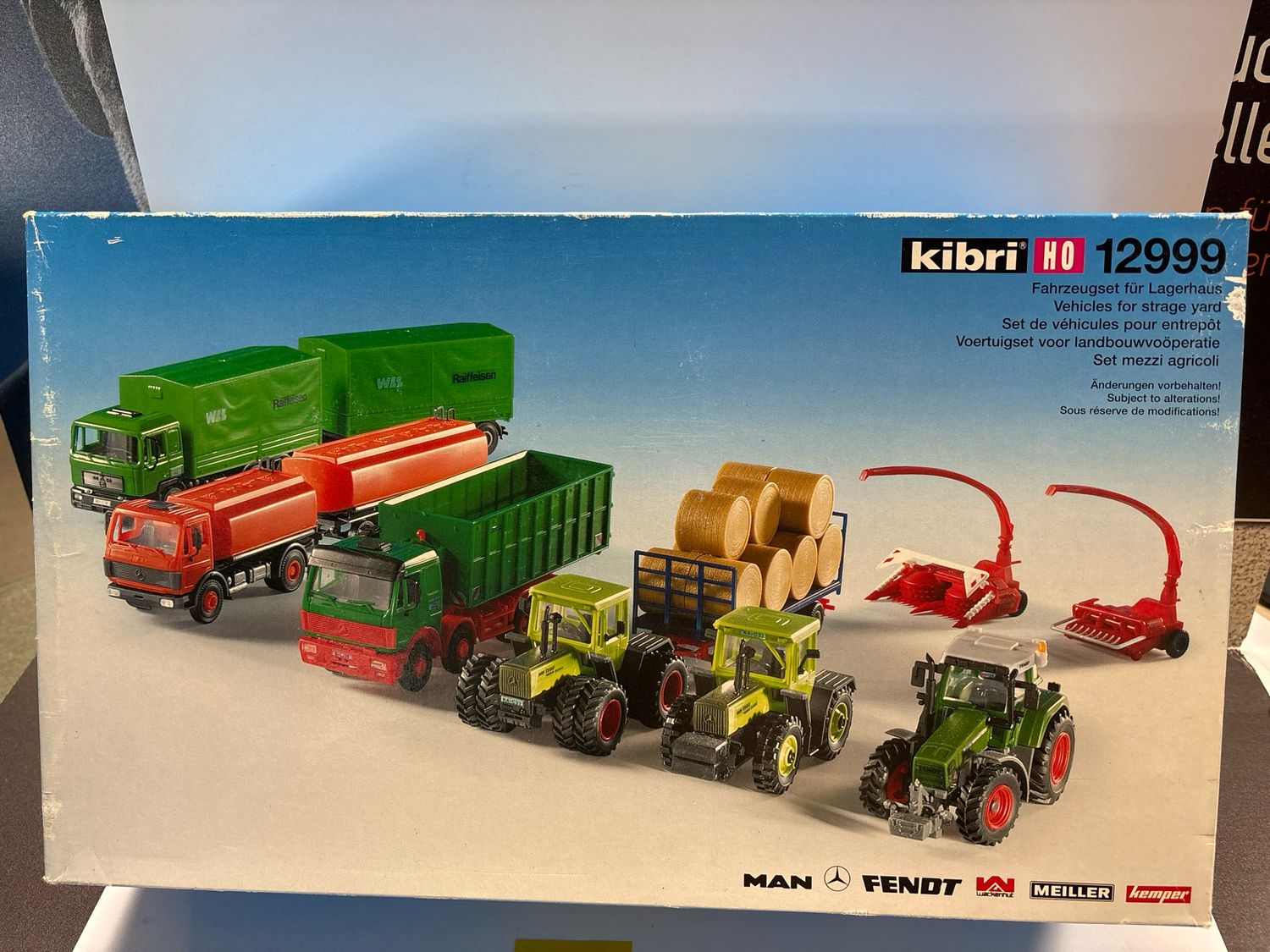 Kibri 12999 - Diverse vrachtwagens en tractors voor depot/magazijn H0