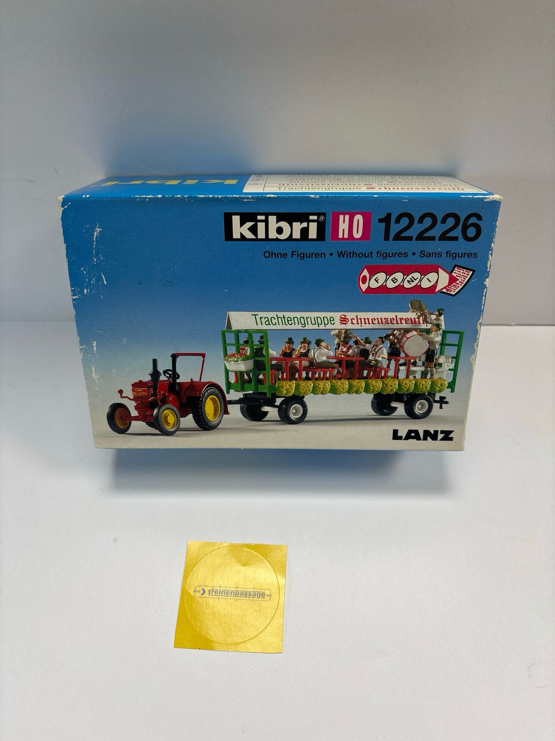Kibri 12226 - Lanz tractor met feestwagen (zonder figuren) H0