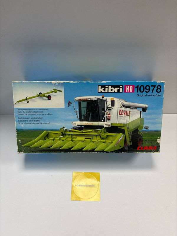 Kibri 10978 - CLAAS Lexion 480 maaidorser met maïskop en aanhanger voor koptransport H0