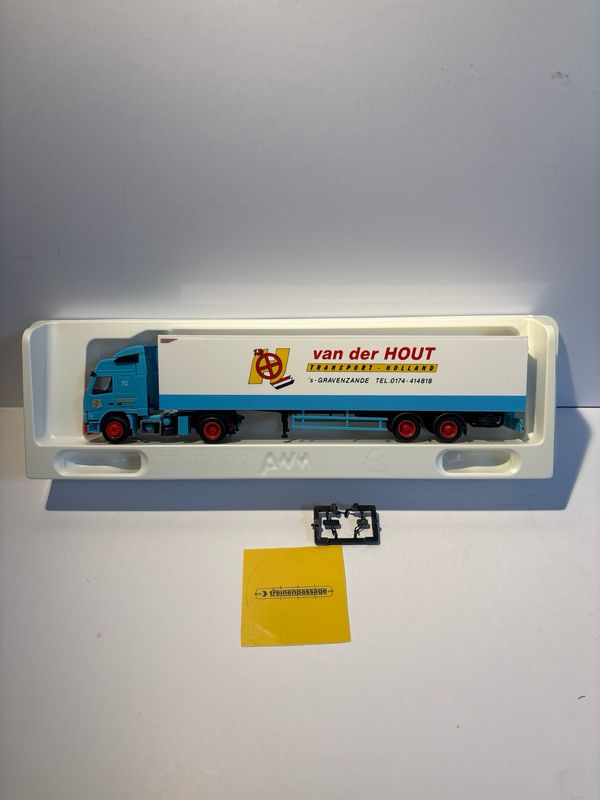 AWM 1:87 - Volvo FM12 Globetrotter "Van der Hout"