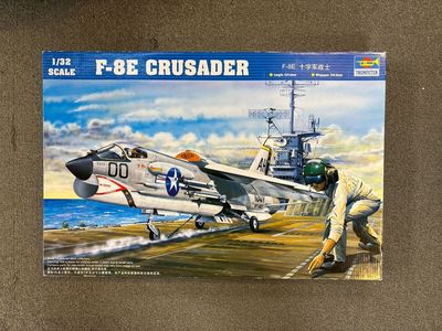 Trumpeter 02272 - F-8E CRUSADER 1:32