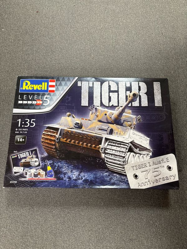 Revell 05790 - Tiger I Ausf.E 75th Anniversary 1:35