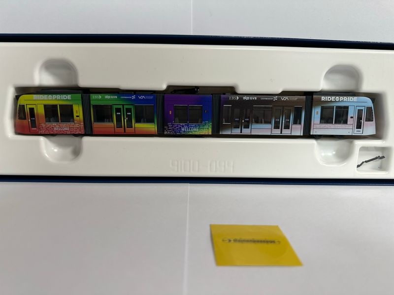 Rietze 01100 - Siemens Combino GVB Pride (NL) 1:87