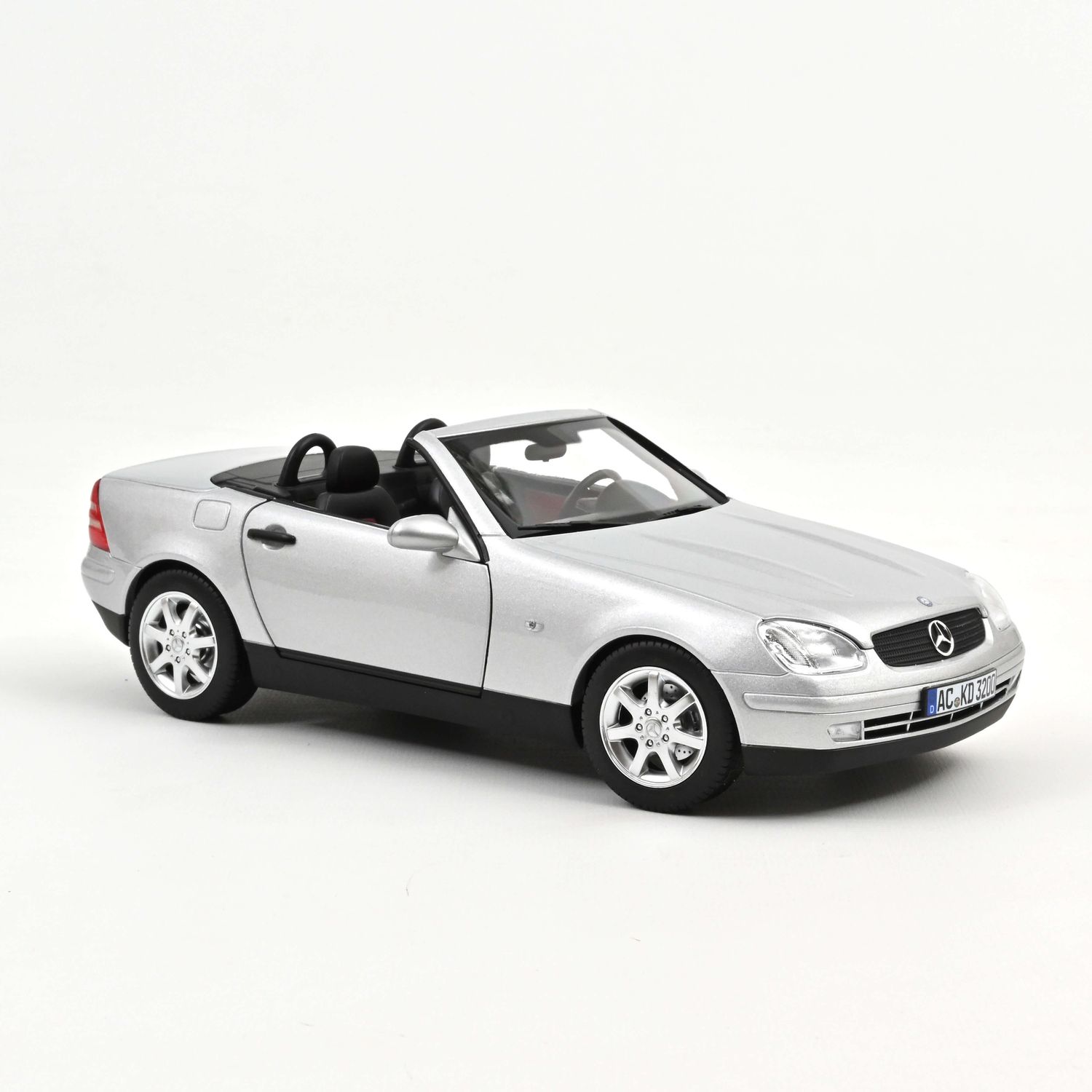 Norev 1:18 - Mercedes-Benz SLK 1996 Brillant Silver