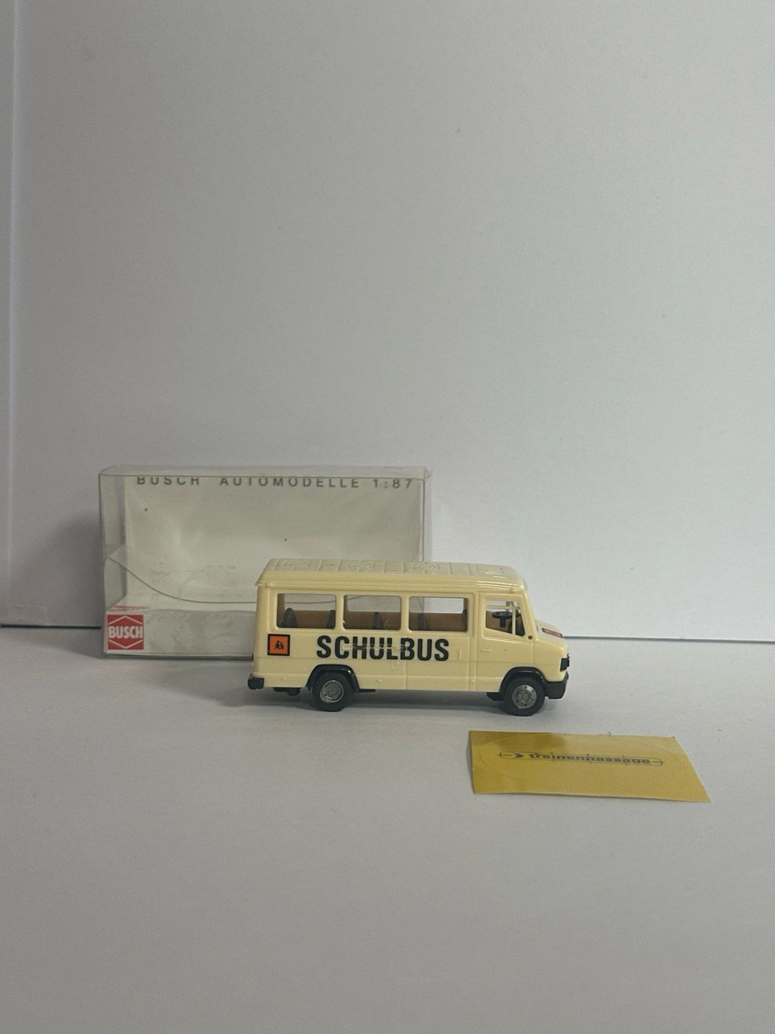 Busch 1:87 - Mercedes 507D Schulbus