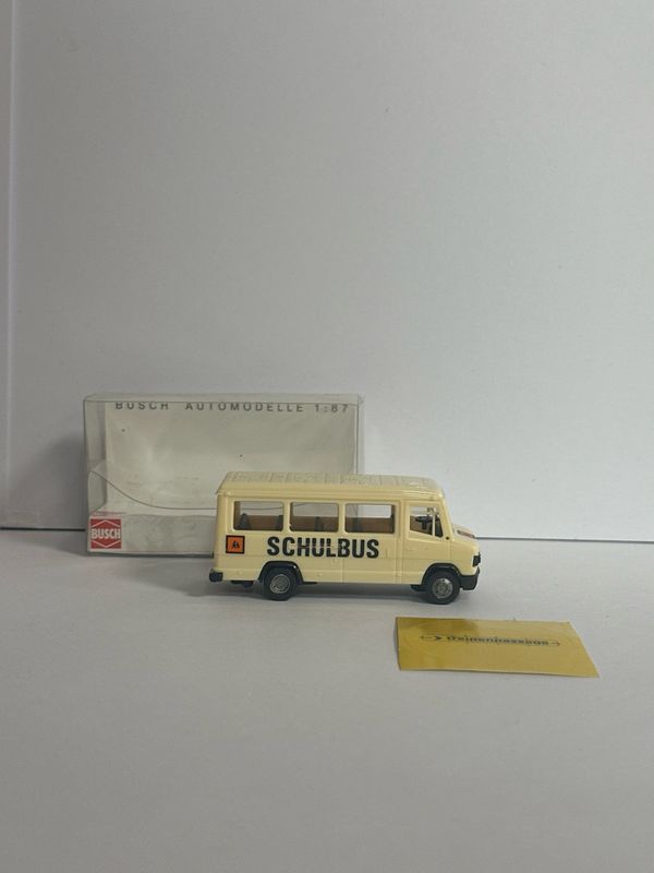 Busch 1:87 - Mercedes 507D Schulbus