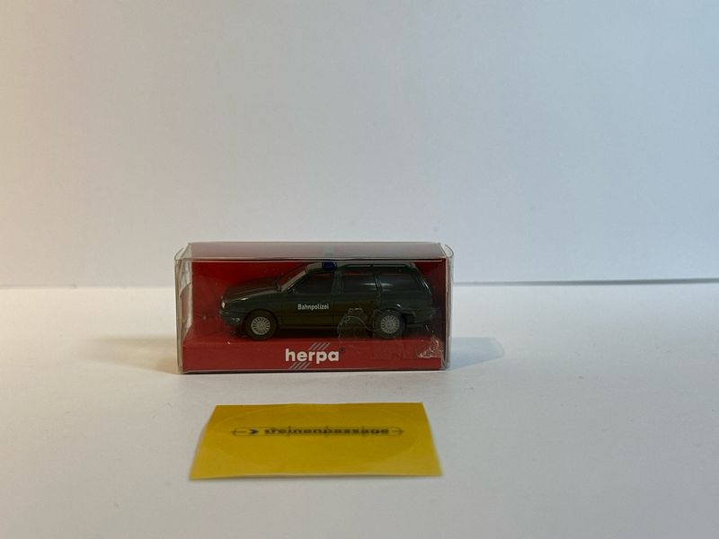 Herpa 1:87 - VW Passat Variant 5-türig mit Blaulichtbalken