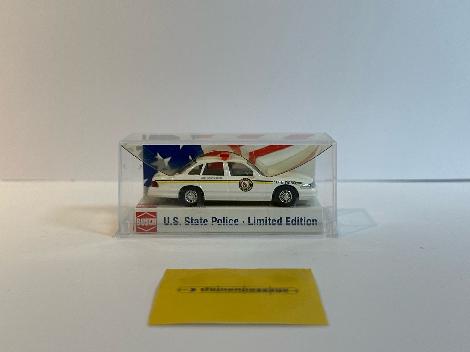 Busch 1:87 - Ford Crown Victoria "State Police North Dakota" nr. 33