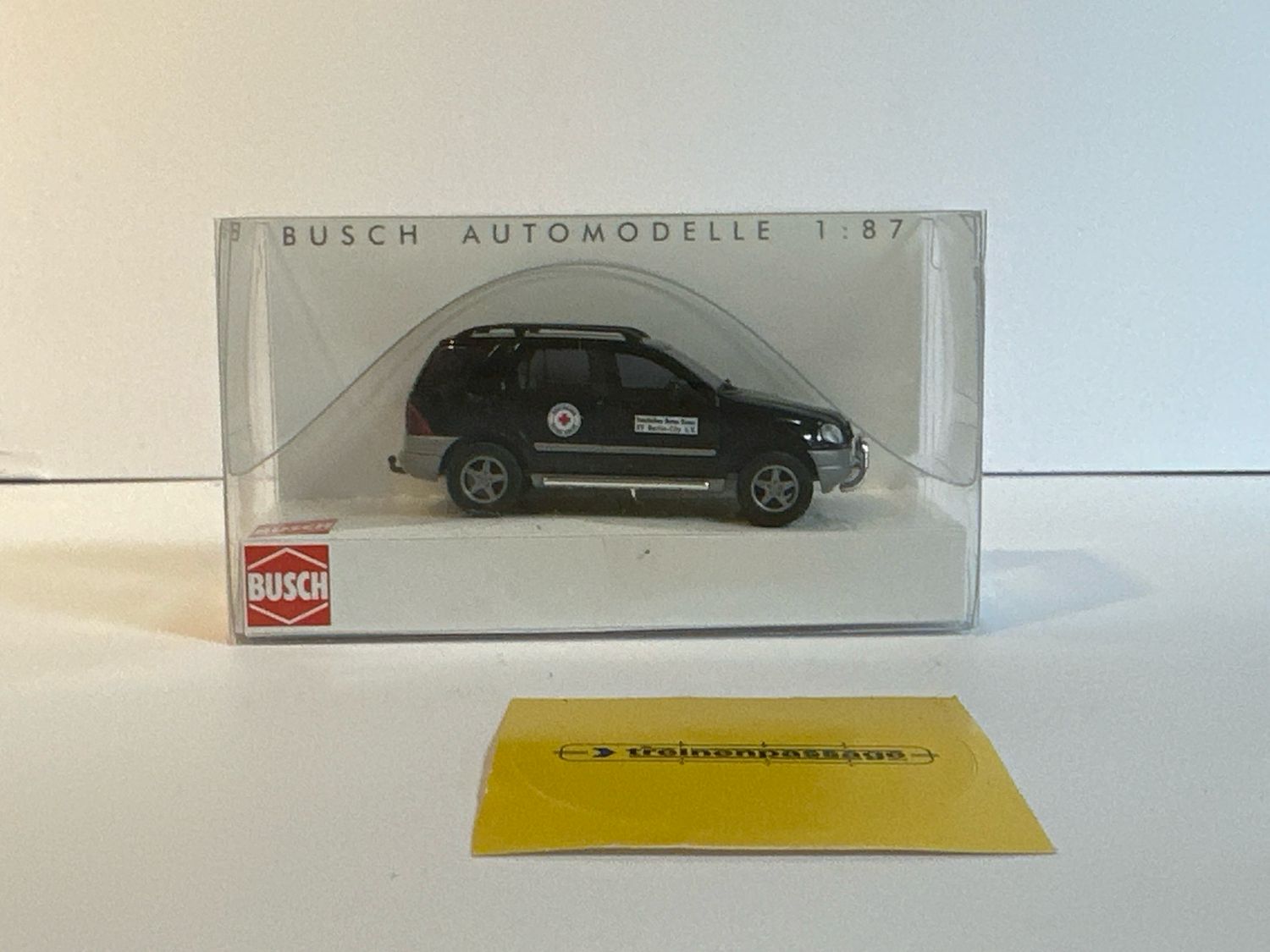 Busch 1:87 - Mercedes Benz M-Klasse "DRK Rettungshundestaffel"