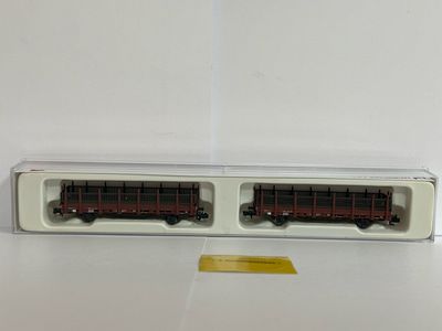 Hobbytrain H23824 - Twee open goederenwagon met gaas-/hekwerkopbouw N