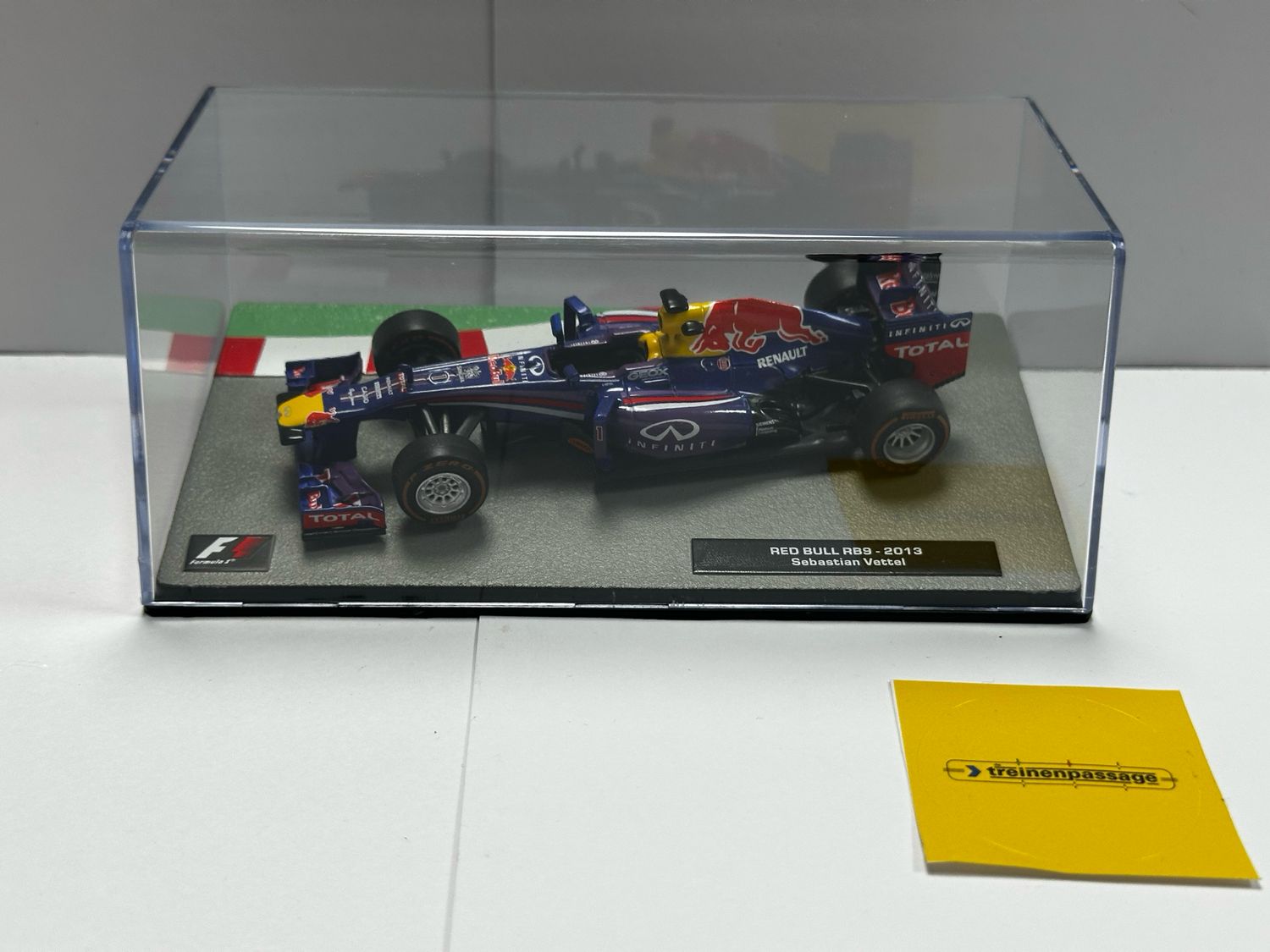 Atlas 1:43  - Red Bull RB9 , F1 Sebastian Vettel World Champion No.1, 2013