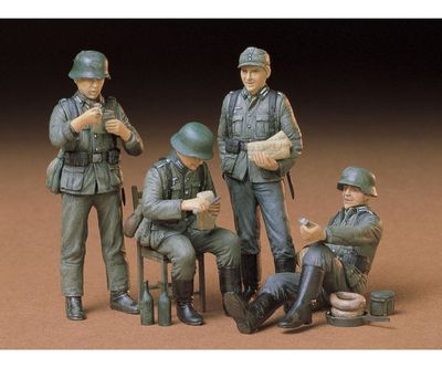 Tamiya 35129 - WWII Fig.-Set German soldiers at rest(4) 1:35