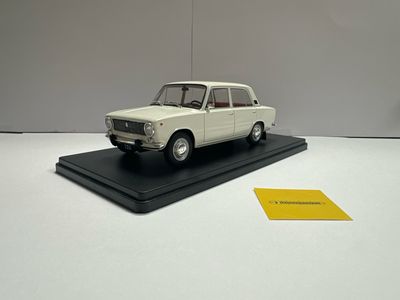 Whitebox 1:24 - Fiat 124, wit