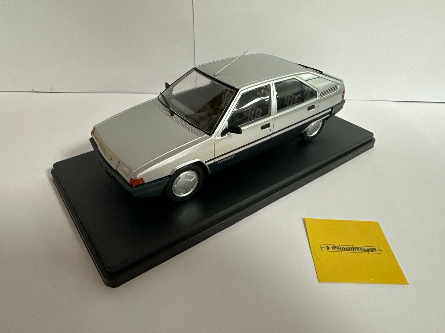Whitebox 1:24 - Citroën BX, zilver/zwart