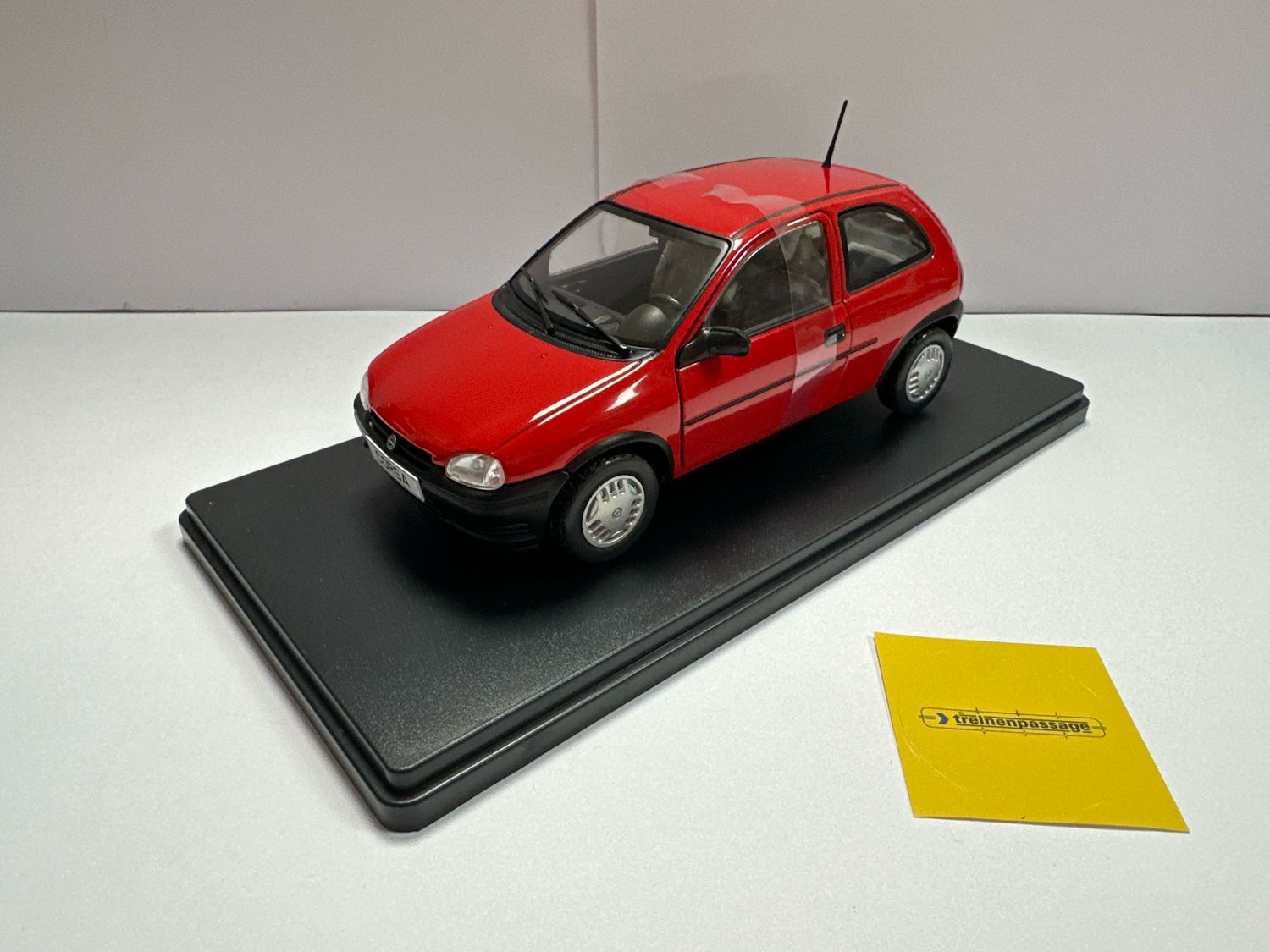 Whitebox 1:24 - Opel Corsa B, rood