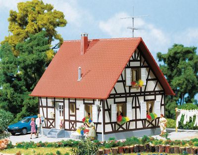 Faller 130222 -  Vrijstaand huis in vakwerk  H0