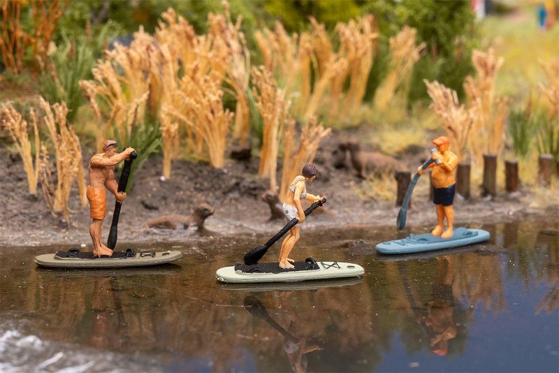 Faller 151736 - Stand-up paddler H0