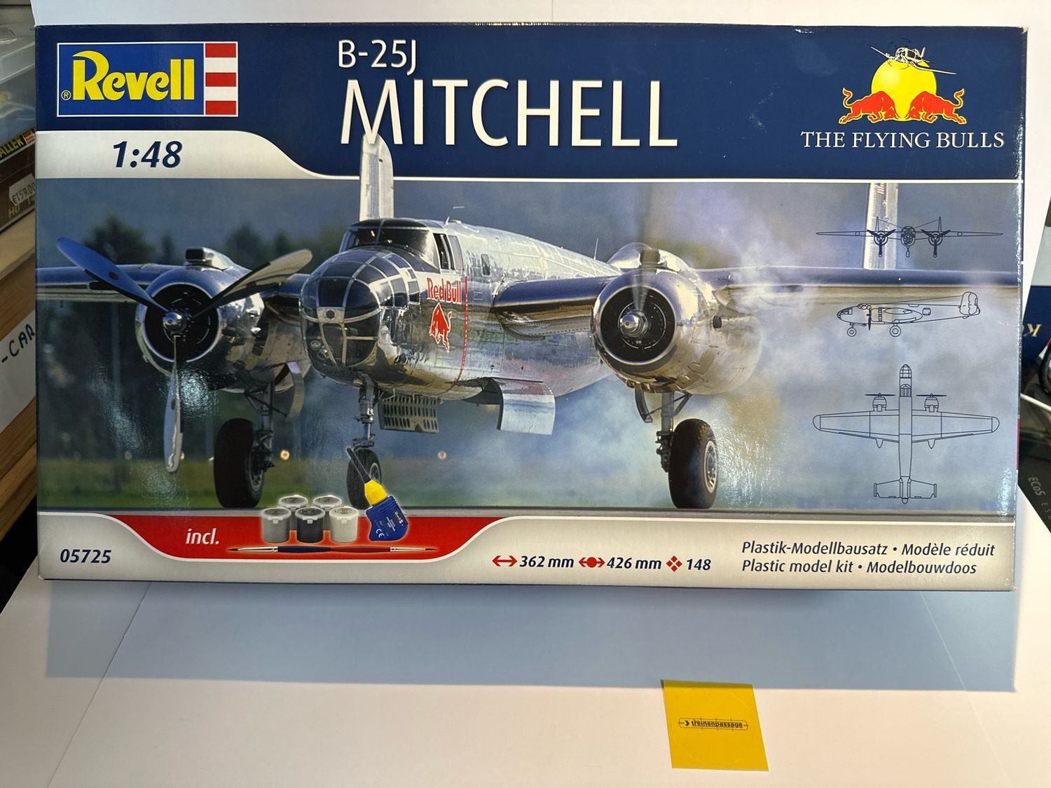 Revell 05725 - B-25J Mitchell The Flying Bulls (incl. lijm en verf)1:48