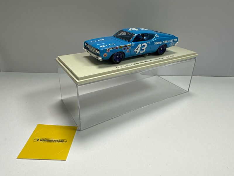 Occasion | Spark 1:43 - Ford Torino Cobra no. 43 Winner Motor Trend 500 1969 Richard Petty (Nascar)