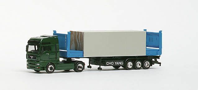 Herpa 1:87 - MAN TGA XXL flat container semitrailer "Cho Yang"