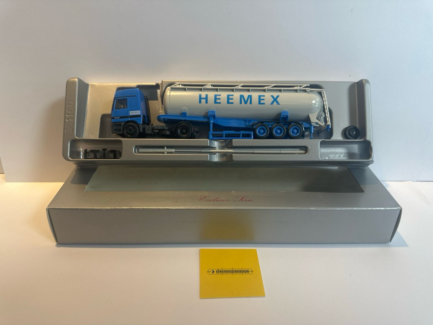 Herpa 1:87 - Mercedes Benz met Heemex tankoplegger