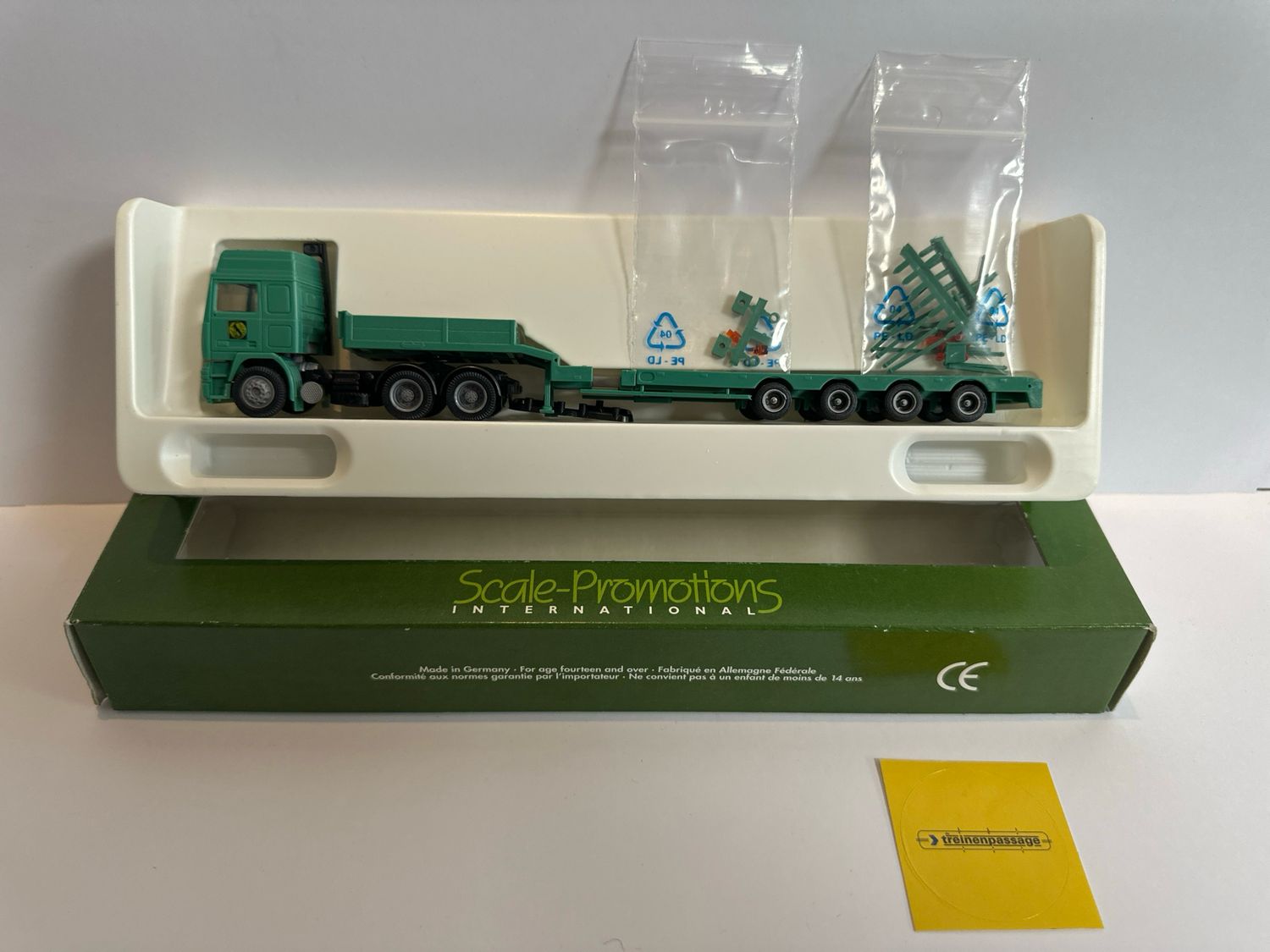 Scale Promotions 1:87 - Volvo Schenker dieplader
