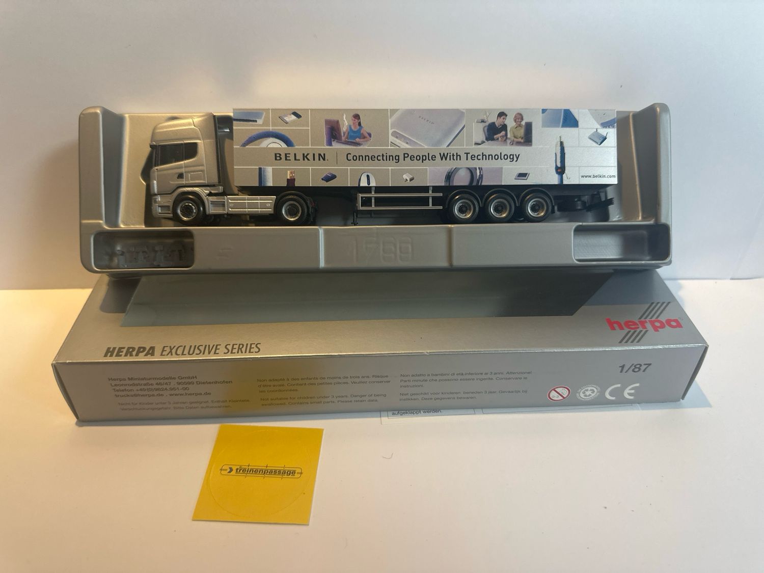 Herpa 1:87 - Scania met oplegger "Belkin"