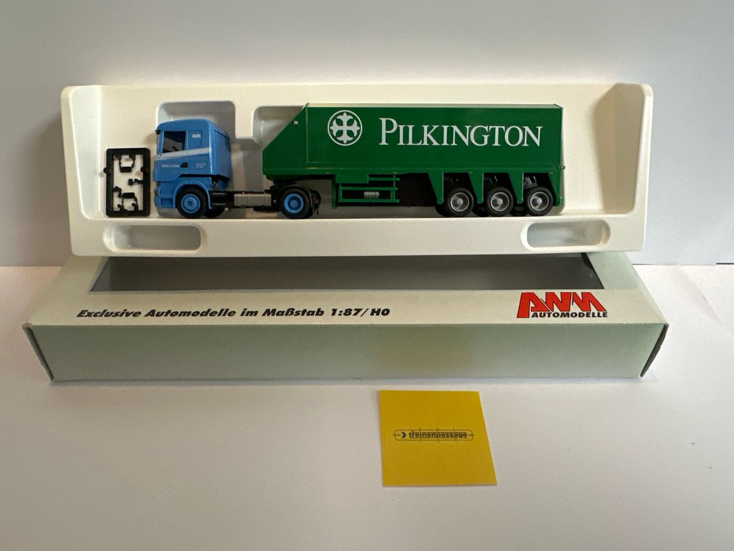 AWM 1:87 - Scania  Nijman met Pilkington oplegger