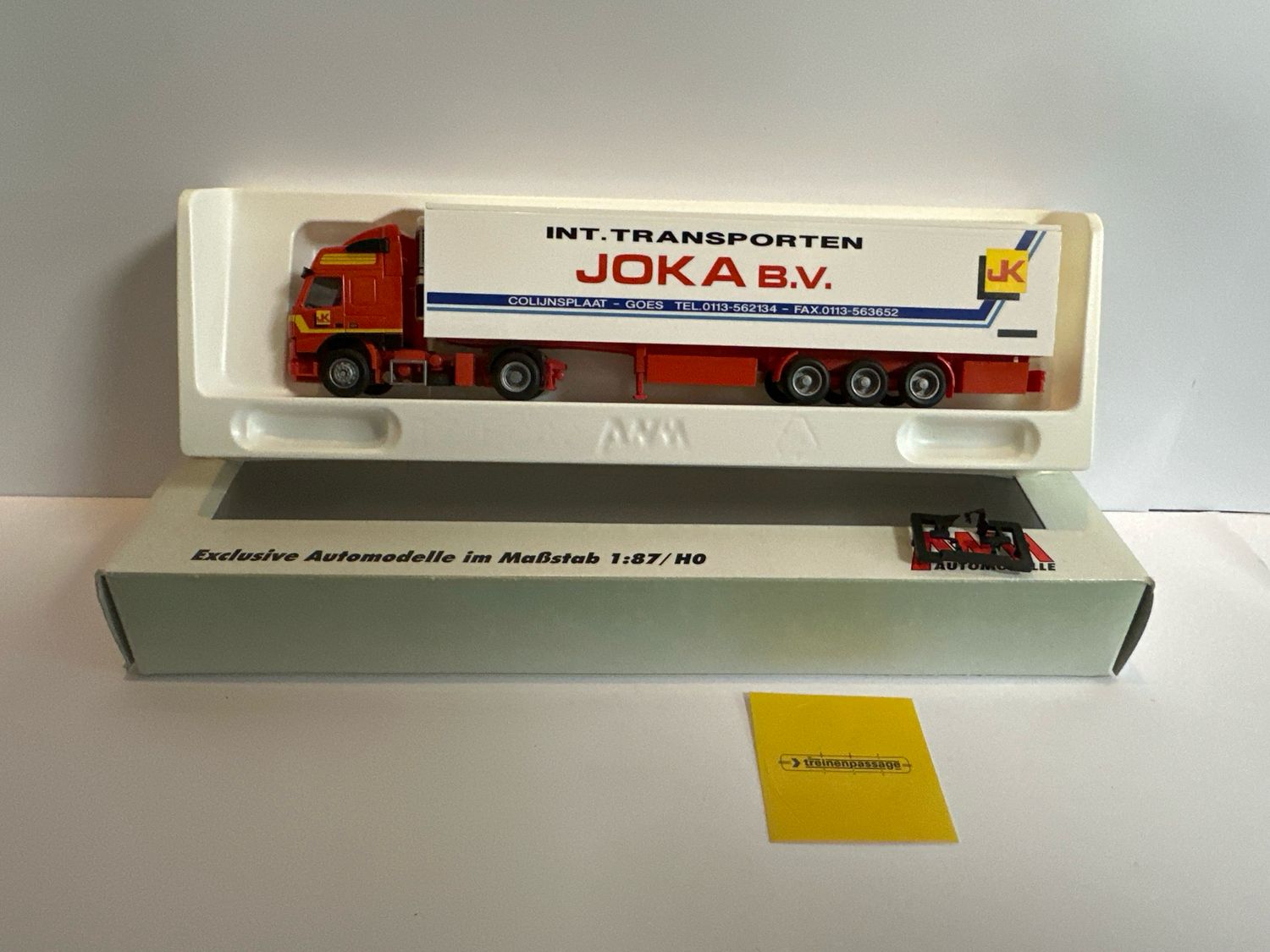 AWM 1:87 - Volvo FH met oplegger JOKA B.V